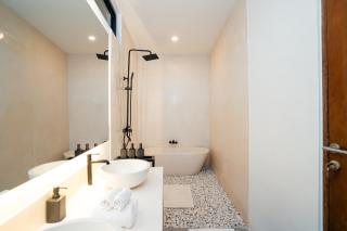 Villa Onetti - Luxury Villa with Private Pool, Rooftop & Rice Field Views - 5