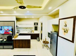 Cherry On Top-Luxe Living in Islamabad's Skyline Elysium - Islamabad - 6