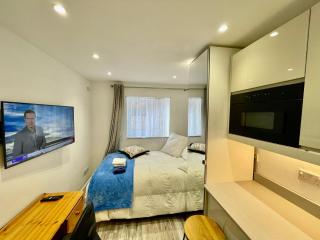 Luxury Villa, 6 En-suite Bedrooms - For Guest non-House Rules Breakers ONLY - West London - Wembley Stadium 5KM - Harrow on the Hill - 7