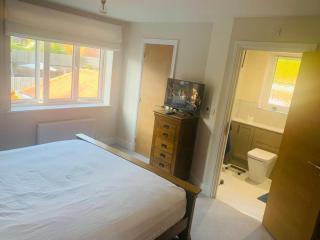 GR8 House - Kingsley - 7