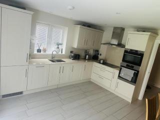 GR8 House - Kingsley - 6