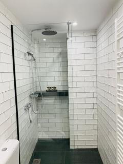 Industrial Studio Athens Hilton - Walk Most Places - 8