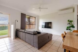 Peaceful Acreage Guesthouse Firepit with Huge Pool - Gold Coast - 4