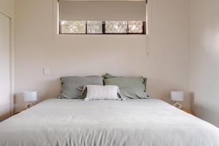 Peaceful Acreage Guesthouse Firepit with Huge Pool - Gold Coast - 2