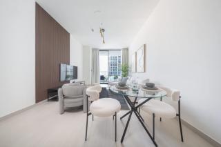 StayShort - Modern JVC Apartment Sleeps 4 with Pool View - 4