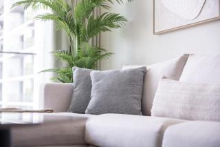 Free housekeeping visits during your stay - StayShort - Modern JVC Apartment Sleeps 4 with Pool View - 2
