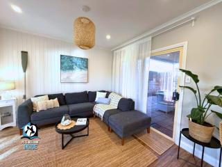 Renovated Beautiful Holiday Home with a Private Beach & Stunning Views! - Encounter Bay - 9