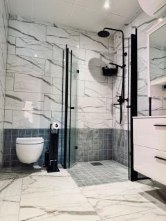 3 room guesthouse, kitchen, gym, pool - - 6