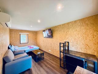 3 room guesthouse, kitchen, gym, pool - - 4