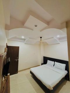 Hotel Sai Dhanlaxmi Shirdi - Shirdi - 4