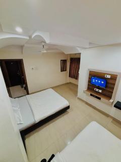 Hotel Sai Dhanlaxmi Shirdi - Shirdi - 3