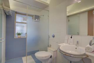 Tranquil 3 BHK Pet-Friendly Gateway with Bathtub, Balcony and Scenic Views - Lonavala - 9