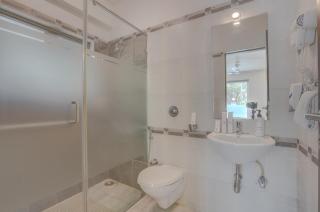 Tranquil 3 BHK Pet-Friendly Gateway with Bathtub, Balcony and Scenic Views - Lonavala - 4