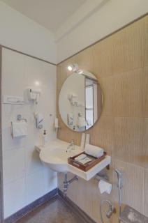 Tranquil 3 BHK Pet-Friendly Gateway with Bathtub, Balcony and Scenic Views - Lonavala - 2