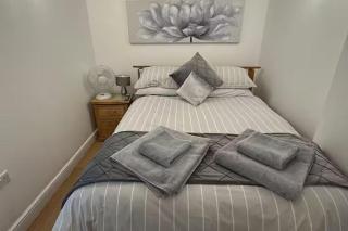 Hertford - Sleeps 2 - 92 Walking Score - Garden - Hertford - 6