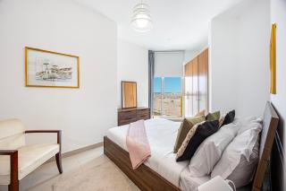 Chic 1BR Retreat with Lake Views & Modern Comforts - 7