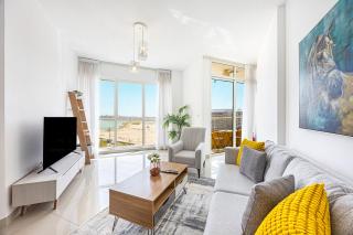 Chic 1BR Retreat with Lake Views & Modern Comforts - 5