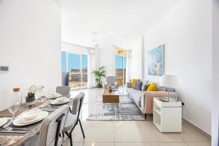 Chic 1BR Retreat with Lake Views & Modern Comforts - 3