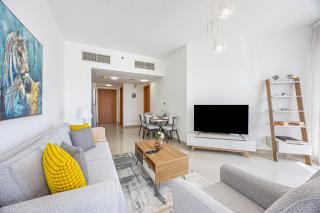 Chic 1BR Retreat with Lake Views & Modern Comforts - 2