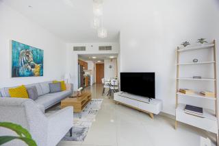 Chic 1BR Retreat with Lake Views & Modern Comforts - 1