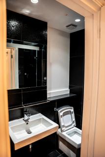 Spacious 2-BDR Flat! 1 minute to tube station - Londra - 5