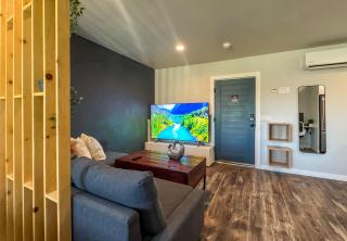 Private-Suite, Kitchen, Laundry, Rainfall Shower, 4kTV - 3