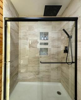Private-Suite, Kitchen, Laundry, Rainfall Shower, 4kTV - El Centro - 5