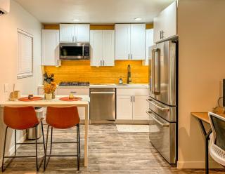 Private-Suite, Kitchen, Laundry, Rainfall Shower, 4kTV - El Centro - 7
