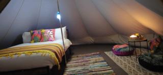 The Stonehenge Inn Glamping & Touring Park - Durrington - 1