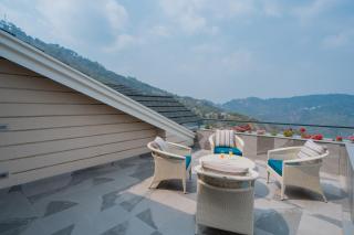 ELIVAAS privé The Royce Rose 4 BHK Hilltop Villa With Jacuzzi, Private Pool & Hill Views - Kasauli - 1