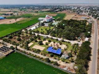 Nalluri Garden Resort - - 0