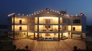 Nalluri Garden Resort - - 8