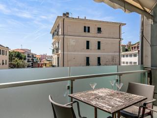 - Beaches 250m - Train Station 1 min - Air Conditioning - WiFi - 8