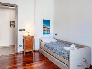 - Beaches 250m - Train Station 1 min - Air Conditioning - WiFi - 3