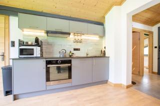 Central Morzine, excellent access & views - 3