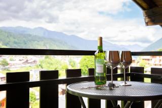 Central Morzine, excellent access & views - 5