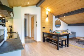 Central Morzine, excellent access & views - 9