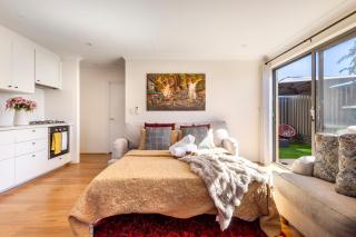 Sunny 1BR house, sleeps 4, near Fremantle, Fiona Stanley Hosp & Cockburn Getaway - Hamilton Hill - 5