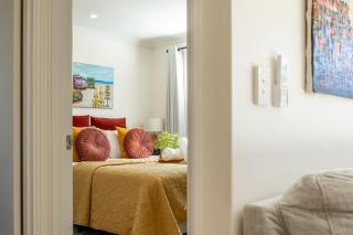 Sunny 1BR house, sleeps 4, near Fremantle, Fiona Stanley Hosp & Cockburn Getaway - Hamilton Hill - 7