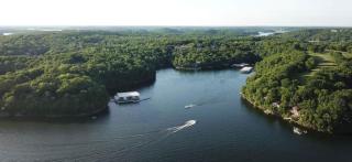 Lakefront Treetop Village 3bd3badeckpool-6pp - 2
