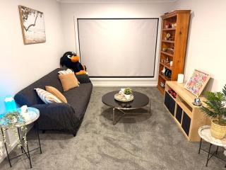 My cosy holimall - Clyde North - 2