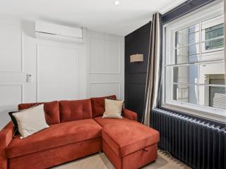 The Mayfair Noir: Elegant 2-Bed2-Bath Pass the Keys - 3