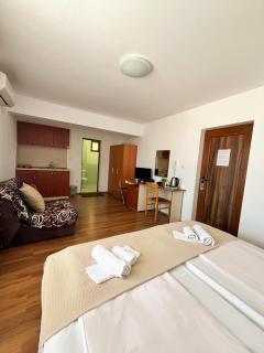 Family Hotel Helios - Sunny Beach - 4