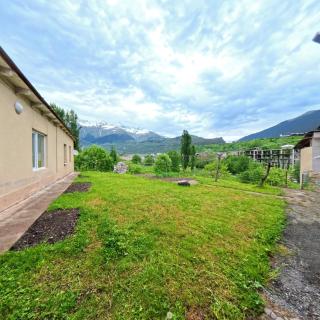 Qristina's Guesthouse - Mestia - 9