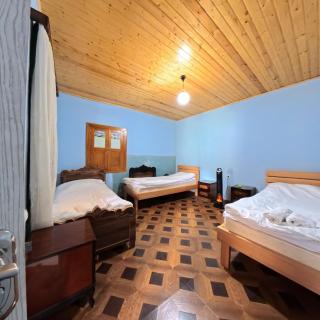 Qristina's Guesthouse - 1