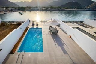 Facing Arabian Gulf and Mountain 4BR Villa and Assistant Room with Outdoor Pool and BBQ Space, Al Dana Island, Fujairah by Deluxe Holiday Homes - Fujaira - 6