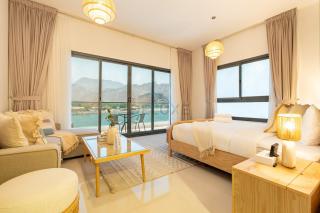 Facing Arabian Gulf and Mountain 4BR Villa and Assistant Room with Outdoor Pool and BBQ Space, Al Dana Island, Fujairah by Deluxe Holiday Homes - Fujaira - 8