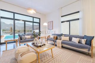 Facing Arabian Gulf and Mountain 4BR Villa and Assistant Room with Outdoor Pool and BBQ Space, Al Dana Island, Fujairah by Deluxe Holiday Homes - Fujaira - 9