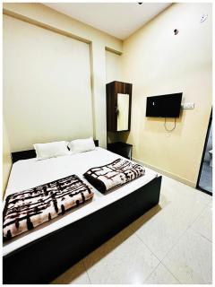 HOTEL RUDRA- SAGAR Near Shri Mahakaleshwar Jyotirlinga Temple & Railway Station - Free Wifi# Free Parking Available - Best Homestay In Ujjain - Ujjain - 8