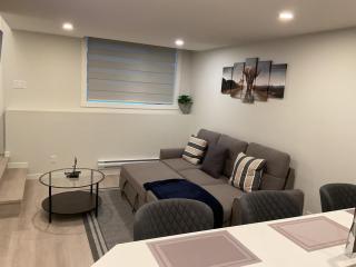 Cozy & Stylish 1BR Suite Near YYC Airport - Calgary - 9